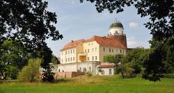 Die BUND-Burg Lenzen ist idyllisch im Biosphärenreservat Flusslandschaft Elbe gelegen. Foto: BUND