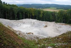 Der Gipsabbau hinterlässt tiefe Spuren in der  Harz-Landschaft.