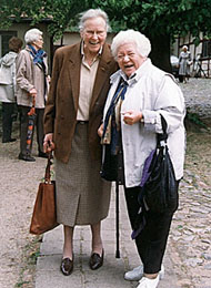 Foto: Seniorinnen auf der Burg